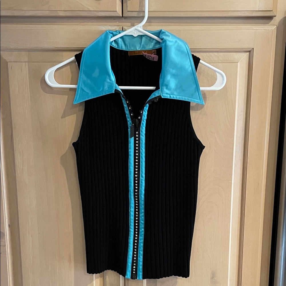 Bellini top with rhinestone buttons down zipper
